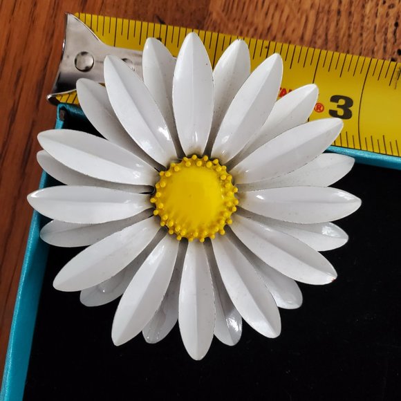 60s metal daisy brooch - Picture 4 of 4